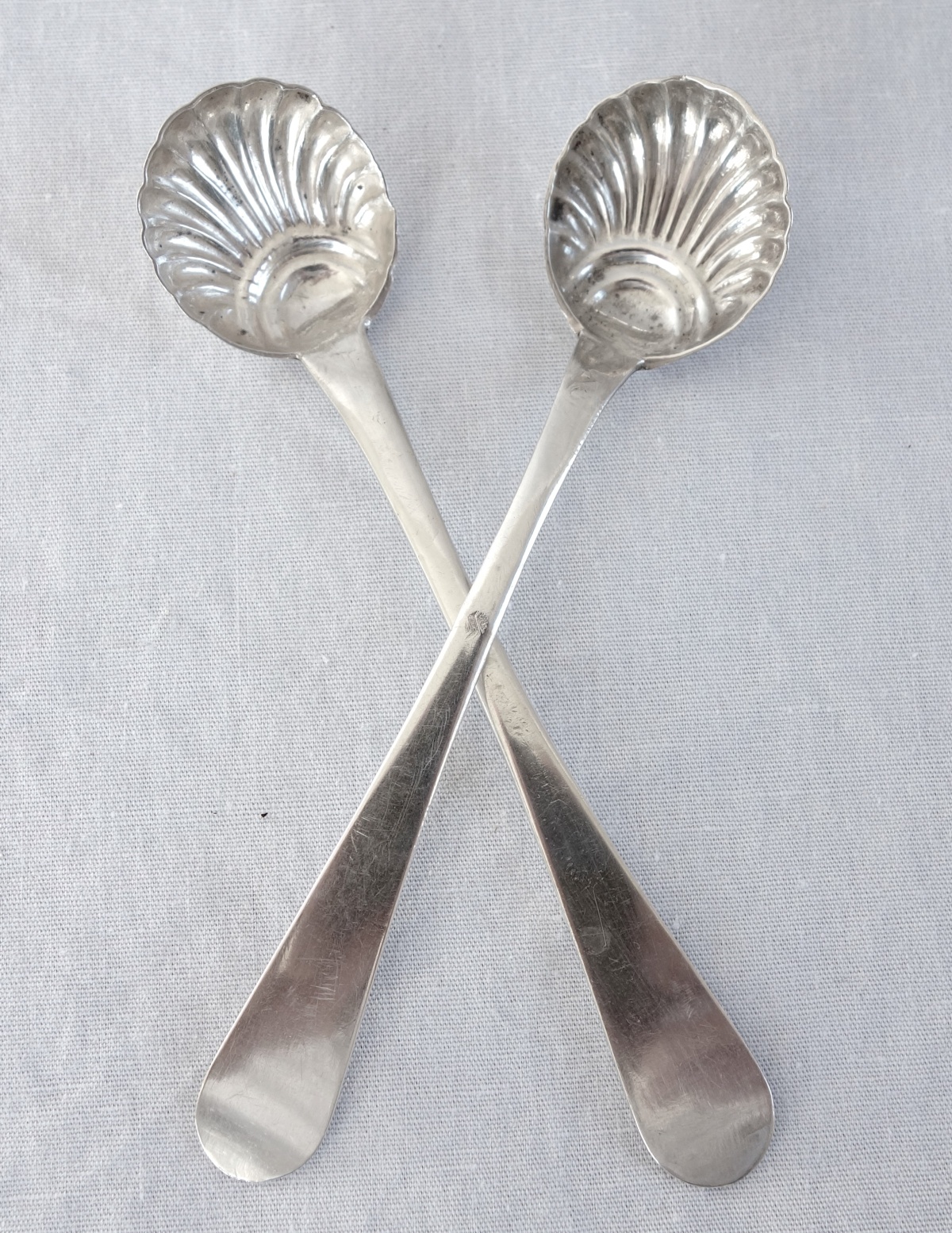 Détail — Paire de cuillères en argent massif pour moutardiers, époque début XIXe siècle