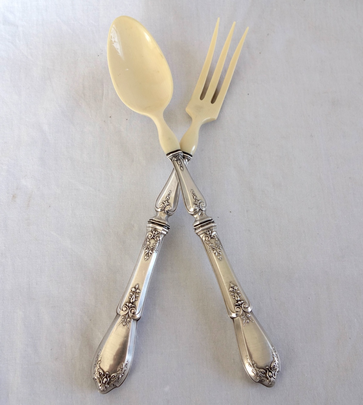 Détail — Couvert à salade en argent Minerve : modèle de style Louis XVI non monogramme