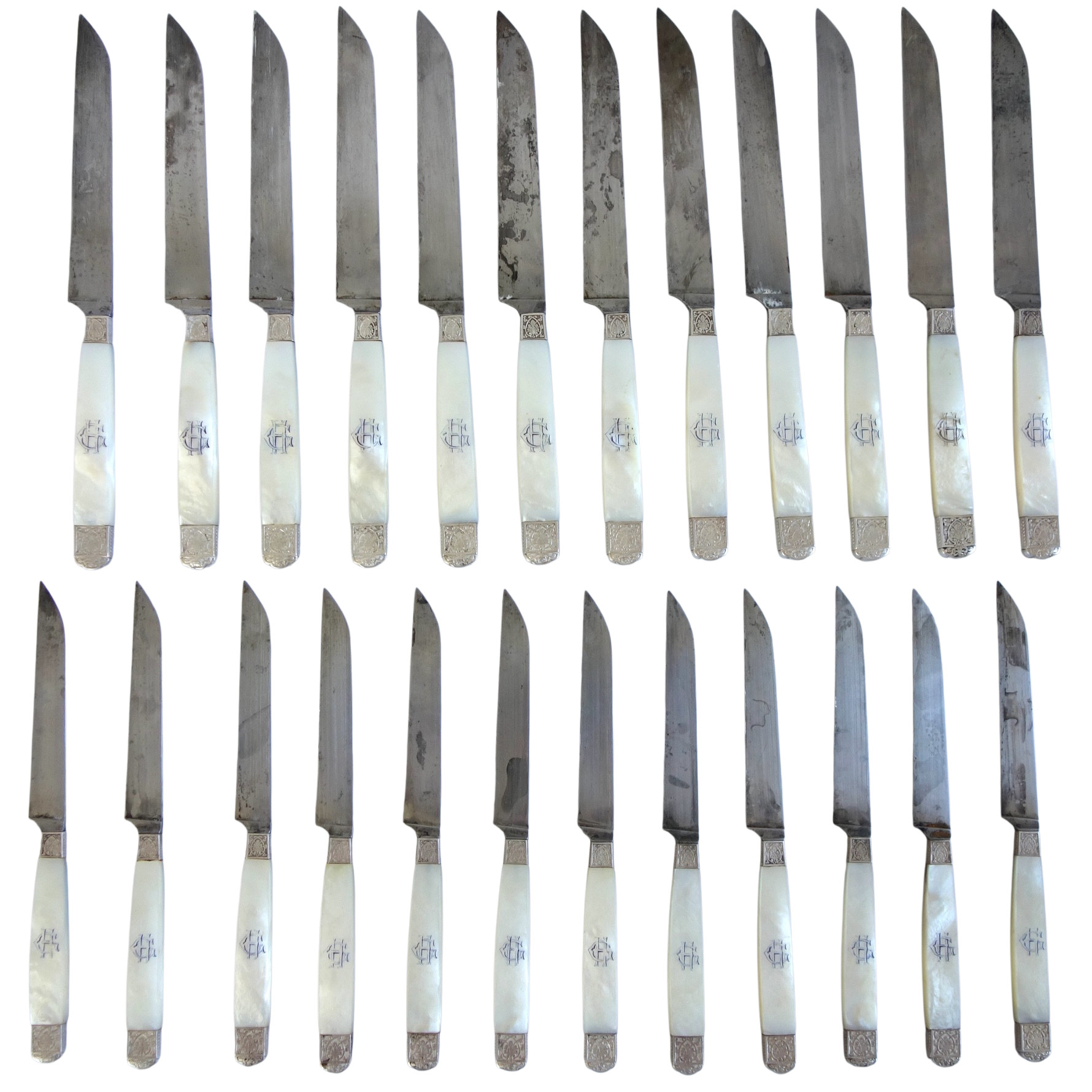 Ménagère de couteaux pour 12 en argent massif & nacre de style Empire