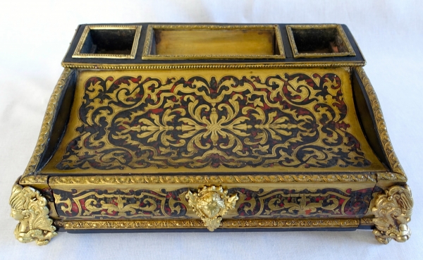 Détail — Grand encrier Napoléon III de style Louis XIV, nécessaire de bureau en marqueterie Boulle