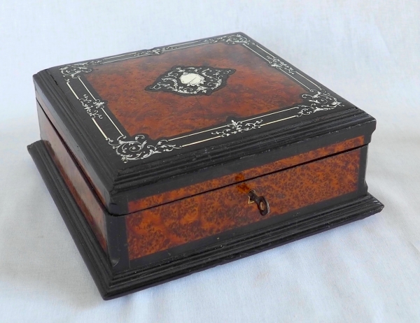 Détail — Boite / cassette / coffret à bijoux d'époque Napoléon III en marqueterie