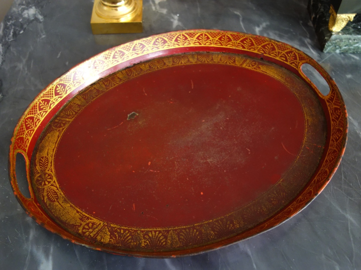 Détail — Grand plateau de service d'époque Empire en tôle laquée rouge et or