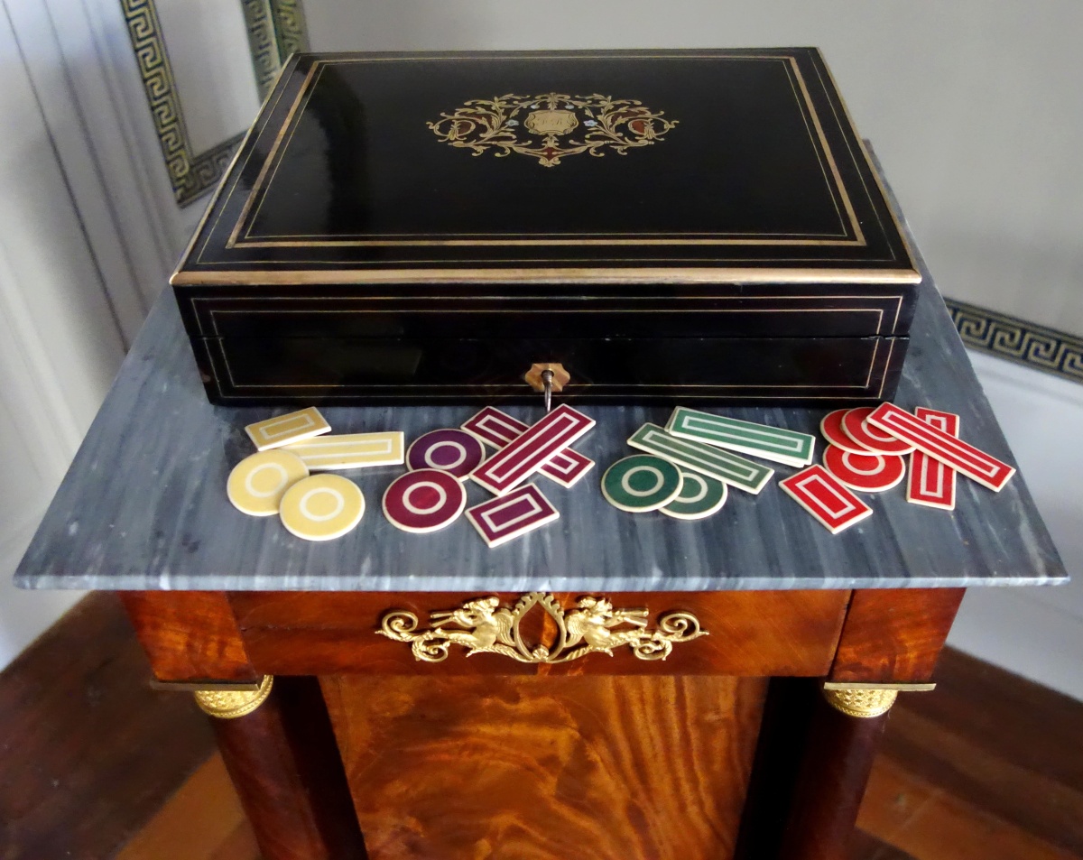 Détail — Boîte à jeux et ses jetons, bois noirci, palissandre, marqueterie Boulle - époque Napoléon III