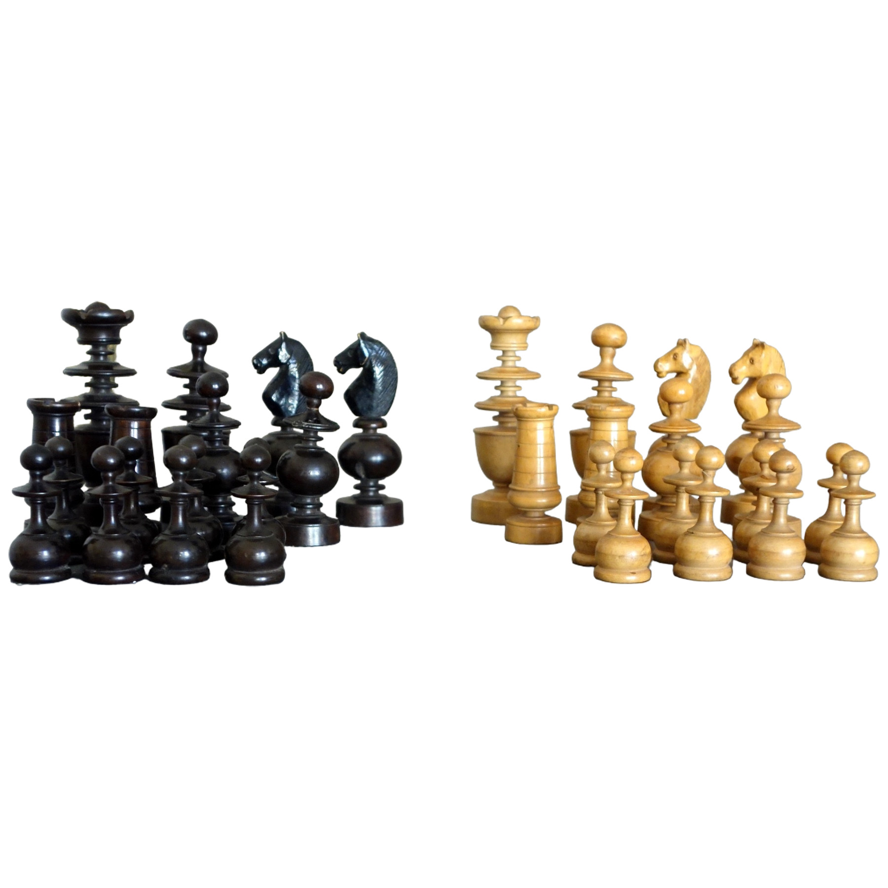 Jeu d'échecs d'époque début XIXe en buis tourné et sculpté - idéal complément de table de Tric Trac