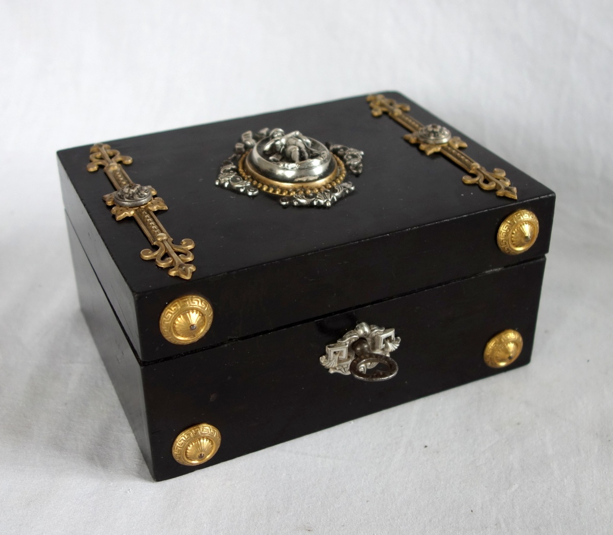 Détail — Renaissance style ebony and bronze jewelry box, Napoleon III period