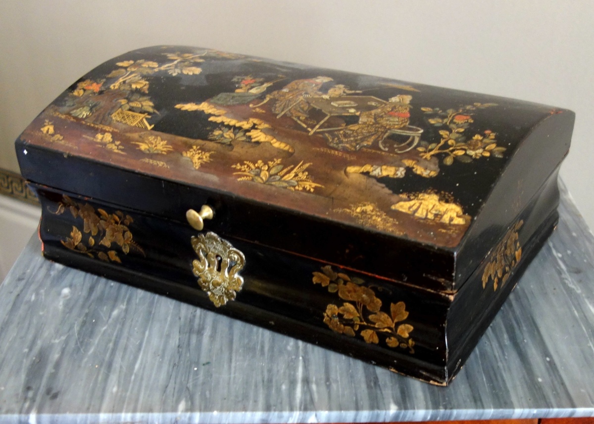 Détail — Boîte à perruque en vernis Martin - décor chinoiseries ou laque du Japon - style Louis XV