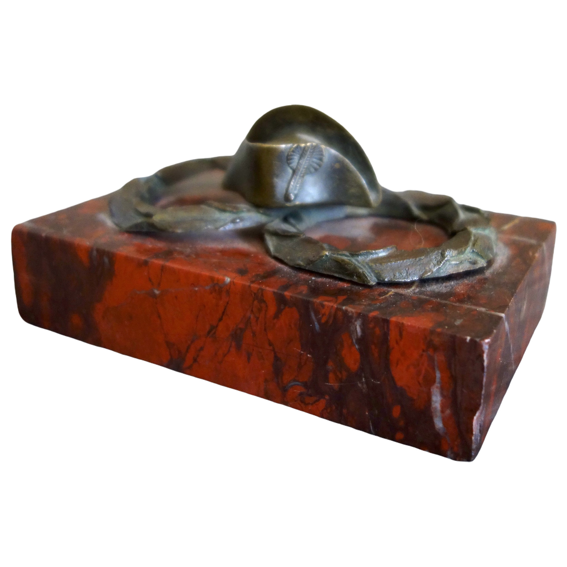 Presse-papier Empire, le bicorne de Napoléon - bronze patiné et marbre rouge griotte - vers 1840
