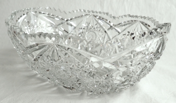 Détail — Grande coupe / saladier en cristal de Baccarat très richement taillé