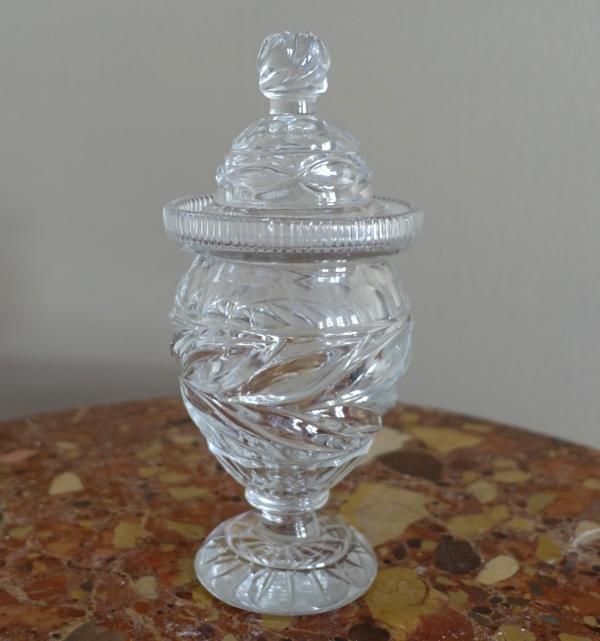 Détail — Le Creusot : confiturier balustre en cristal taillé, XIXe siècle époque Charles X - 19,8cm