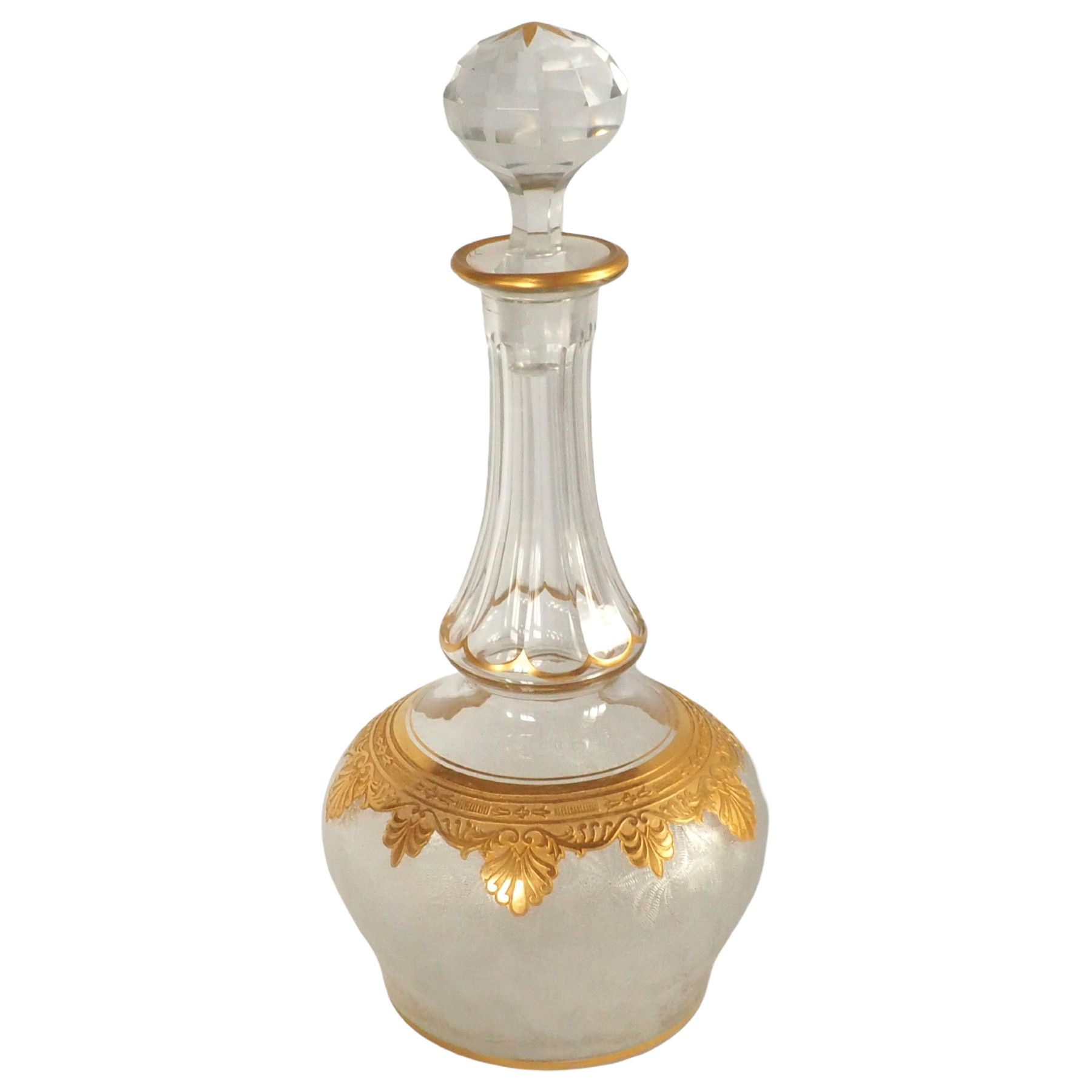 Carafe en cristal de St Louis gravé et doré à l'or fin - modèle Nelly de style Empire