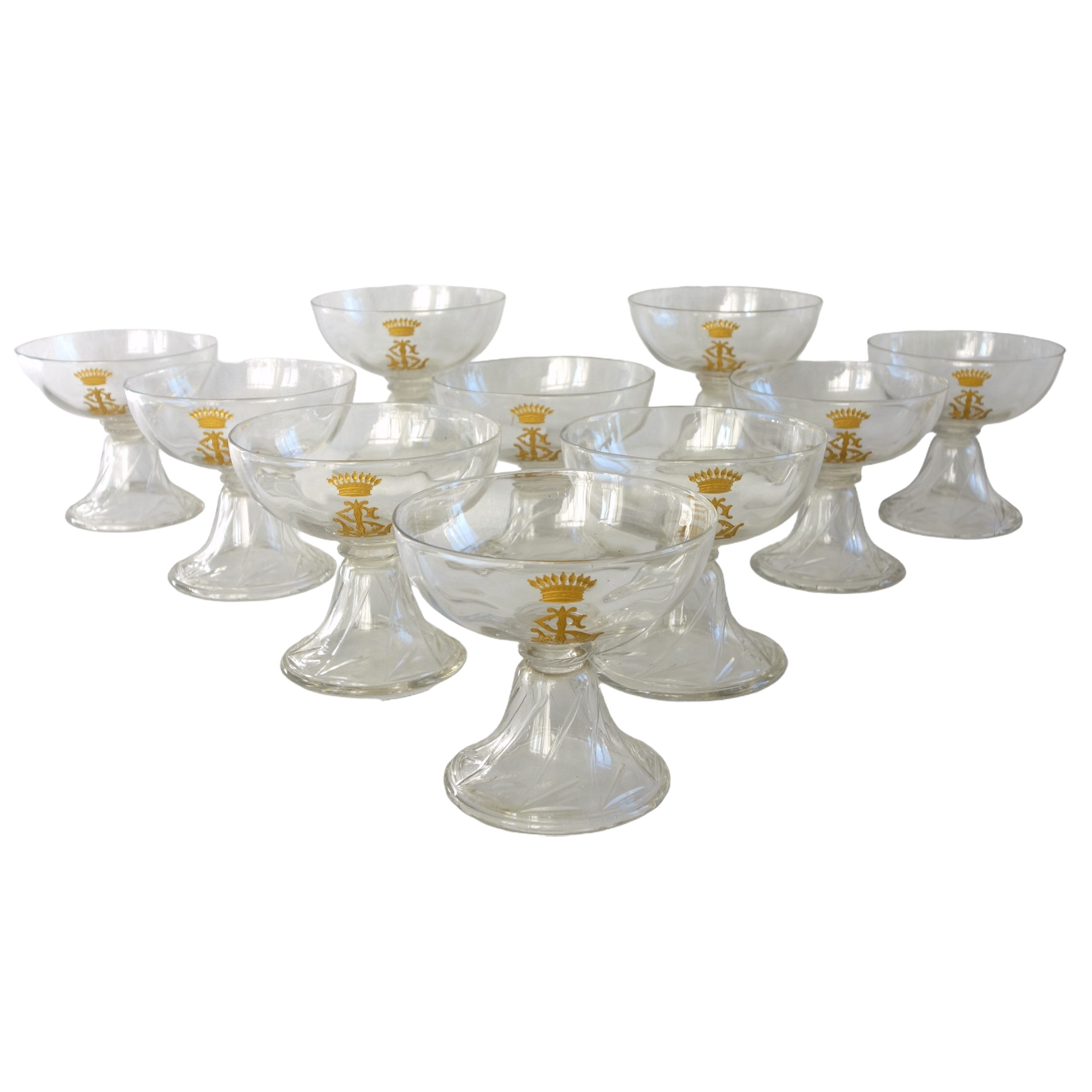 Suite de 10 coupes à champagne en cristal de St Louis uni gravé doré - couronne comtale