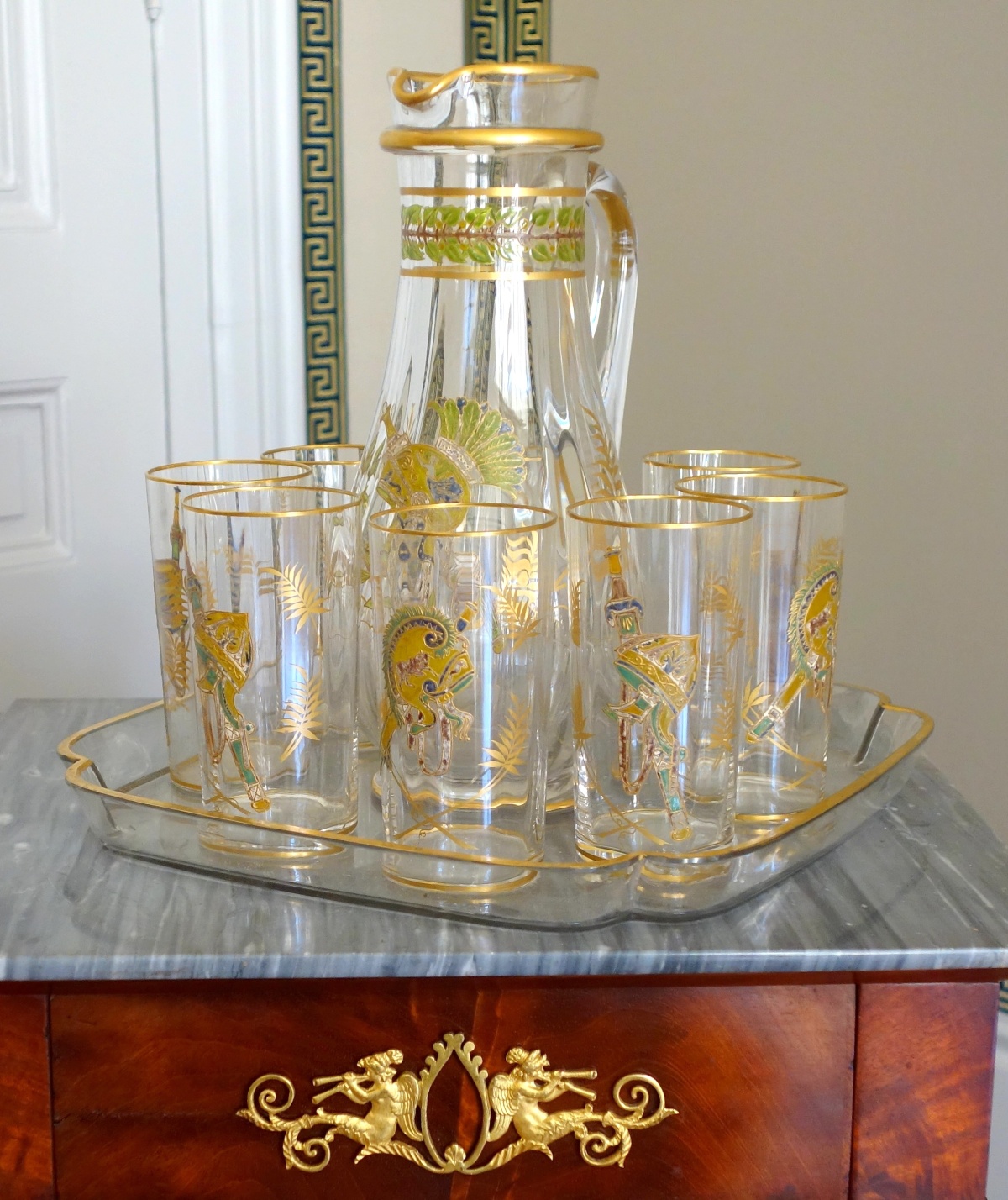 Détail — Service à bière à l'étrusque en cristal de Baccarat émaillé et doré, vers 1900