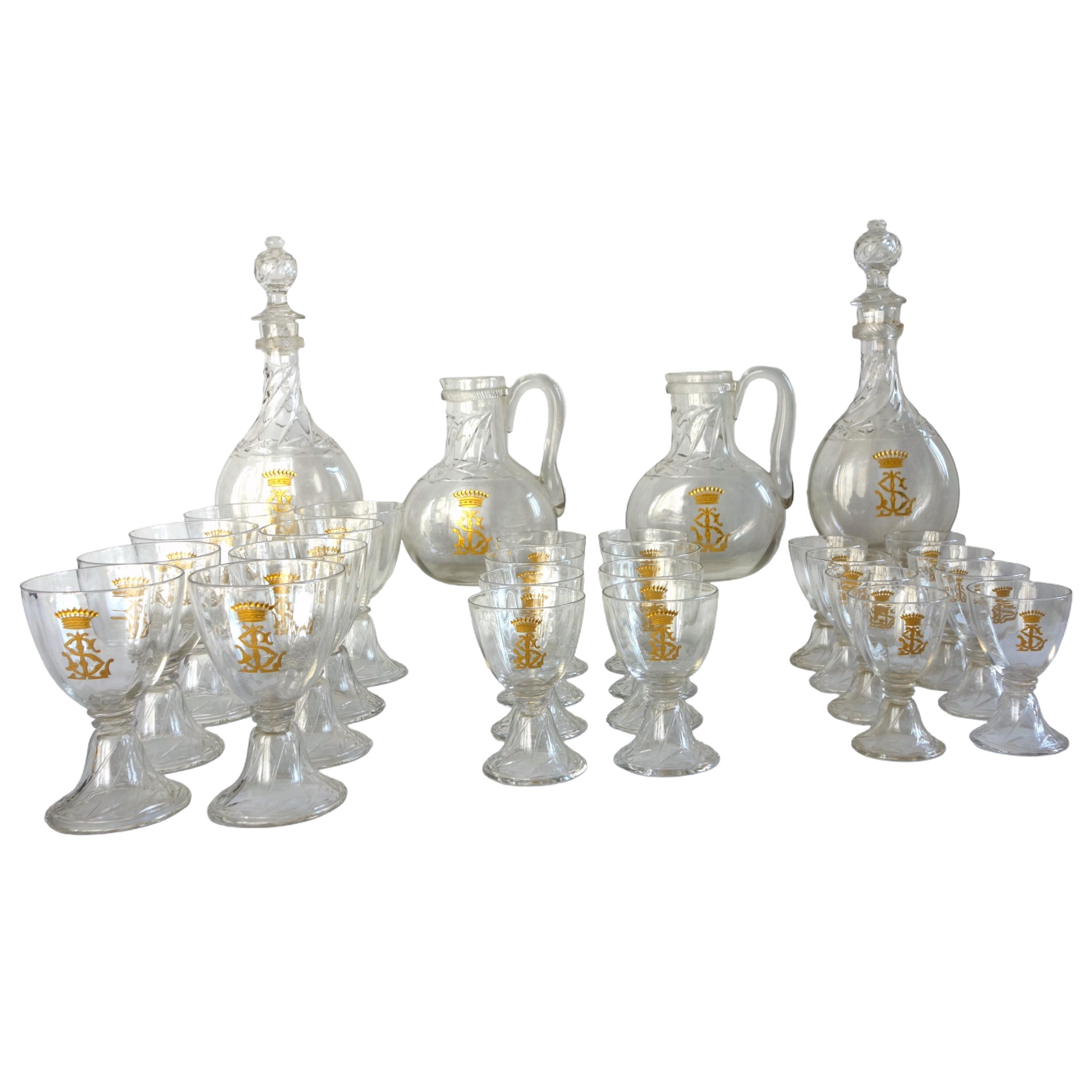 Service de verres en cristal de St Louis pour 8 - 28 pièces modèle Cluny doré couronne comtale