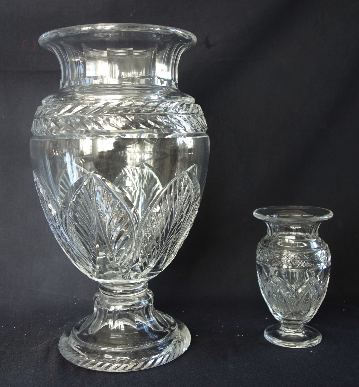 Détail — Grand vase ovoïde de style Empire en cristal de Saint Louis finement taillé - 35,5cm