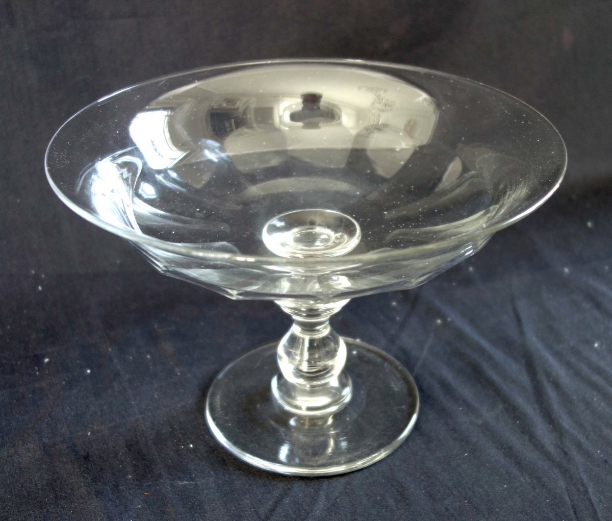 Détail — Coupe à dessert, compotier en cristal de Baccarat taillé côtes plates
