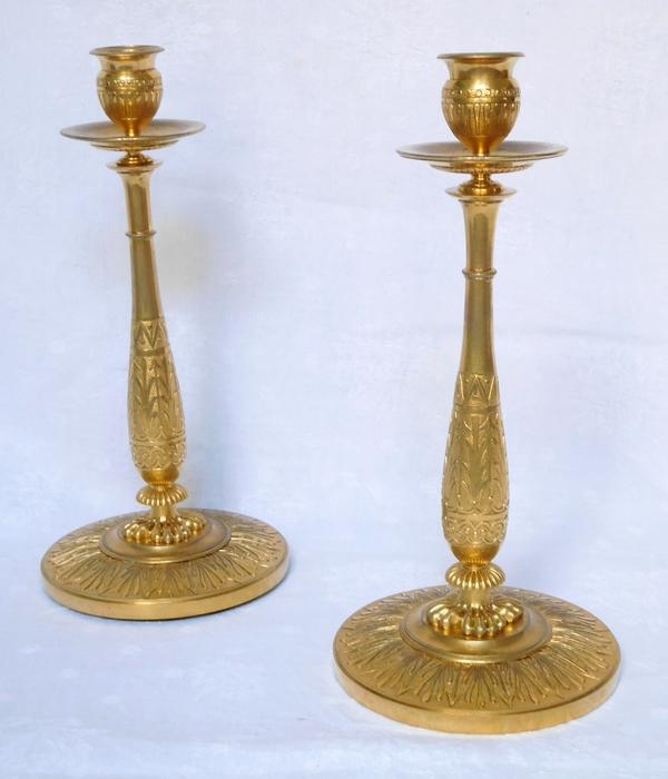 Détail — Claude Galle : paire de bougeoirs Empire en bronze doré au mercure