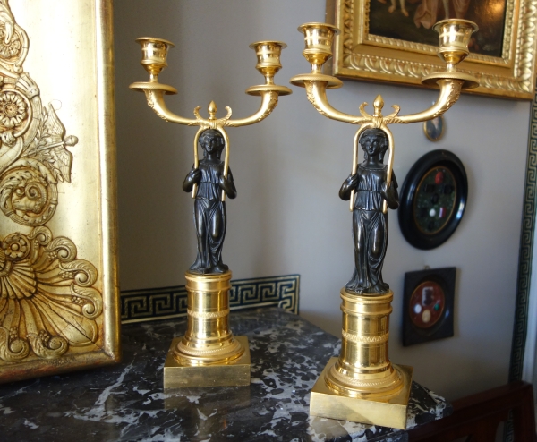 Détail — Paire de candélabres d'époque Consulat en bronze patiné et doré - 35,5cm