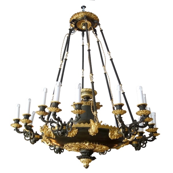Grand lustre Empire en lampe antique à 18 feux, bronze doré & patiné, XIXe siècle vers 1830