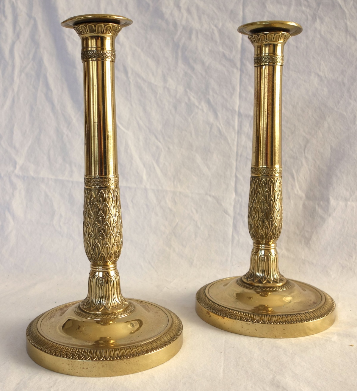 Détail — Paire de flambeaux / bougeoirs en canon d’époque Empire Restauration en bronze ciselé - 27,5cm