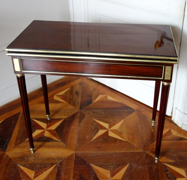 Détail — Table à jeu Louis XVI en acajou, ébène et citronnier, époque fin XVIIIe siècle