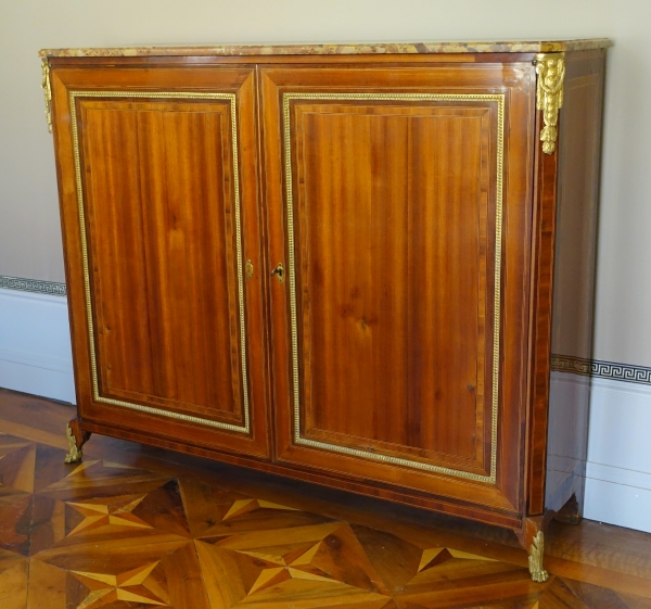 Détail — Buffet d'époque Transition en marqueterie de satiné - faible profondeur - XVIIIe siècle
