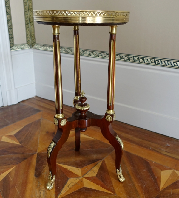 Detail — Alphonse Giroux : Louis XVI style mahogany pedestal table