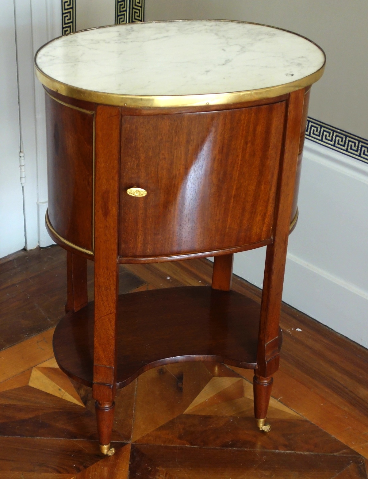 Détail — Table de salon ou chevet d'époque Louis XVI en acajou, fin XVIIIe - début XIXe siècle