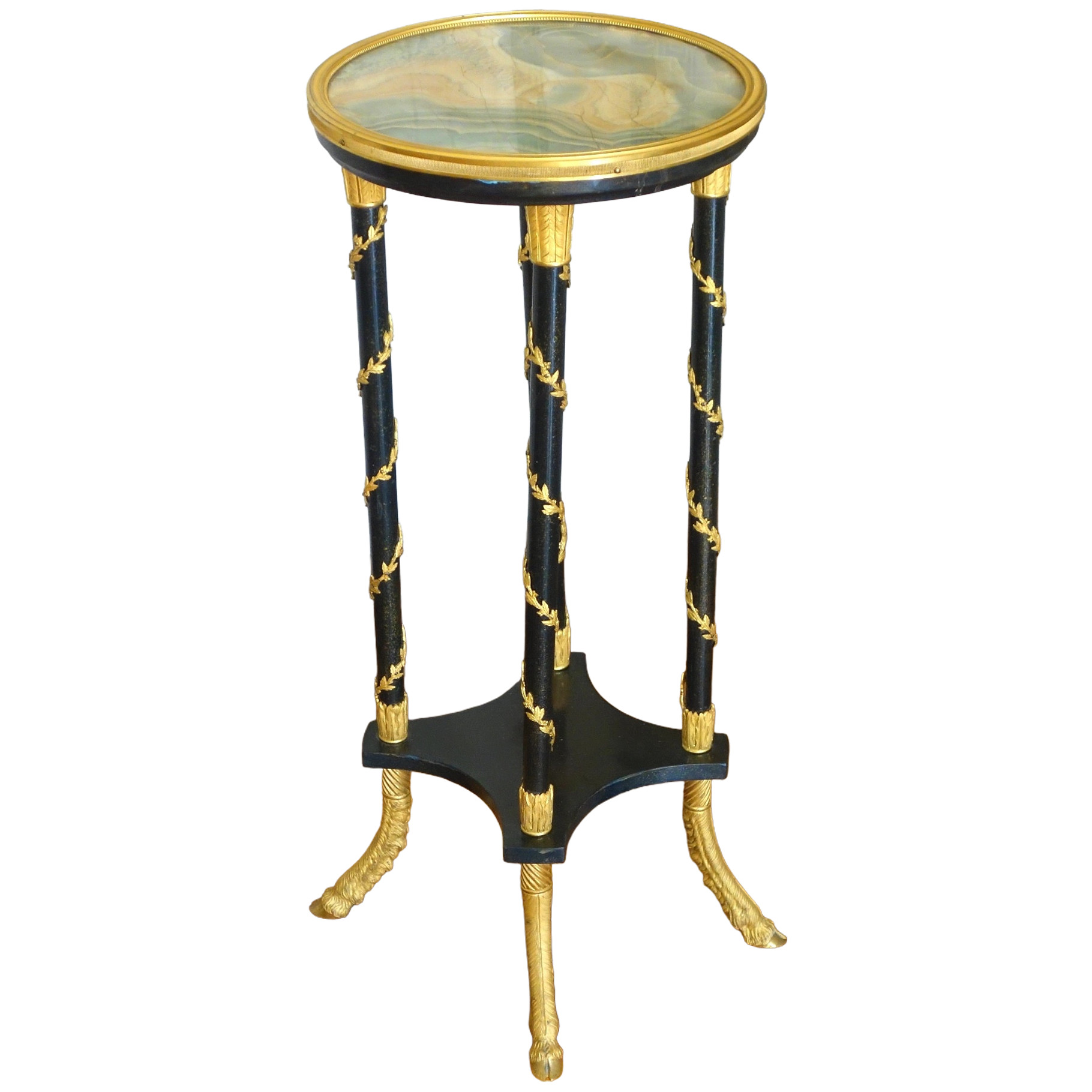 Guéridon en athénienne en laque aventurine et bronze doré, modèle d'après Weisweiler vers 1880