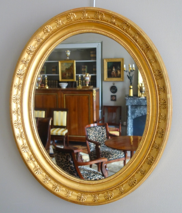 Détail — Grand miroir ovale d'époque Empire en bois doré feuille d'or - 78cm x 65,3cm