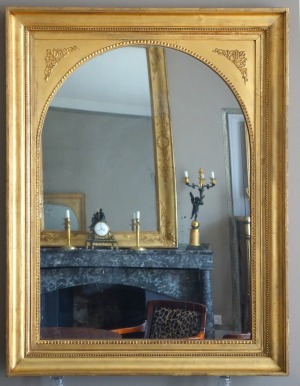 Détail — Miroir d'époque Empire Restauration à vue arrondie, bois doré glace au mercure - 89cm x 116cm