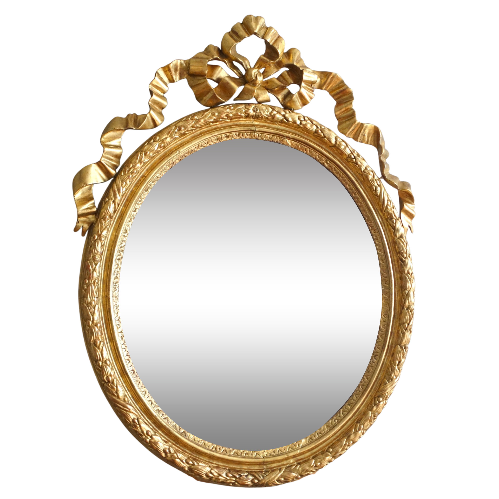 Miroir glace en bois doré de forme ovale d'époque Louis XVI