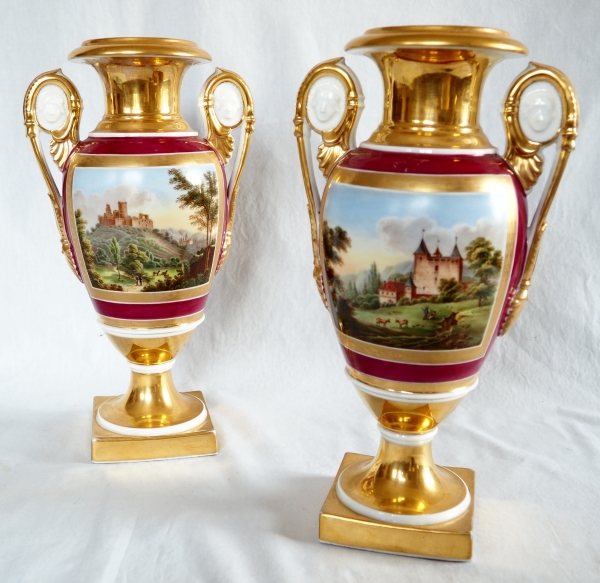 Détail — Paire de vases en porcelaine de Paris dorée et polychrome, époque Restauration - 32,5cm