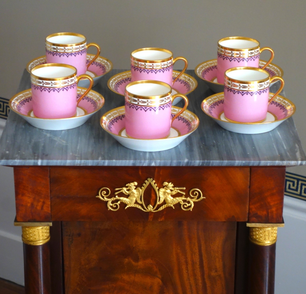 Détail — Manufacture Royale de Sèvres 1821 : suite 6 tasses à café litron en porcelaine à décor Egyptien