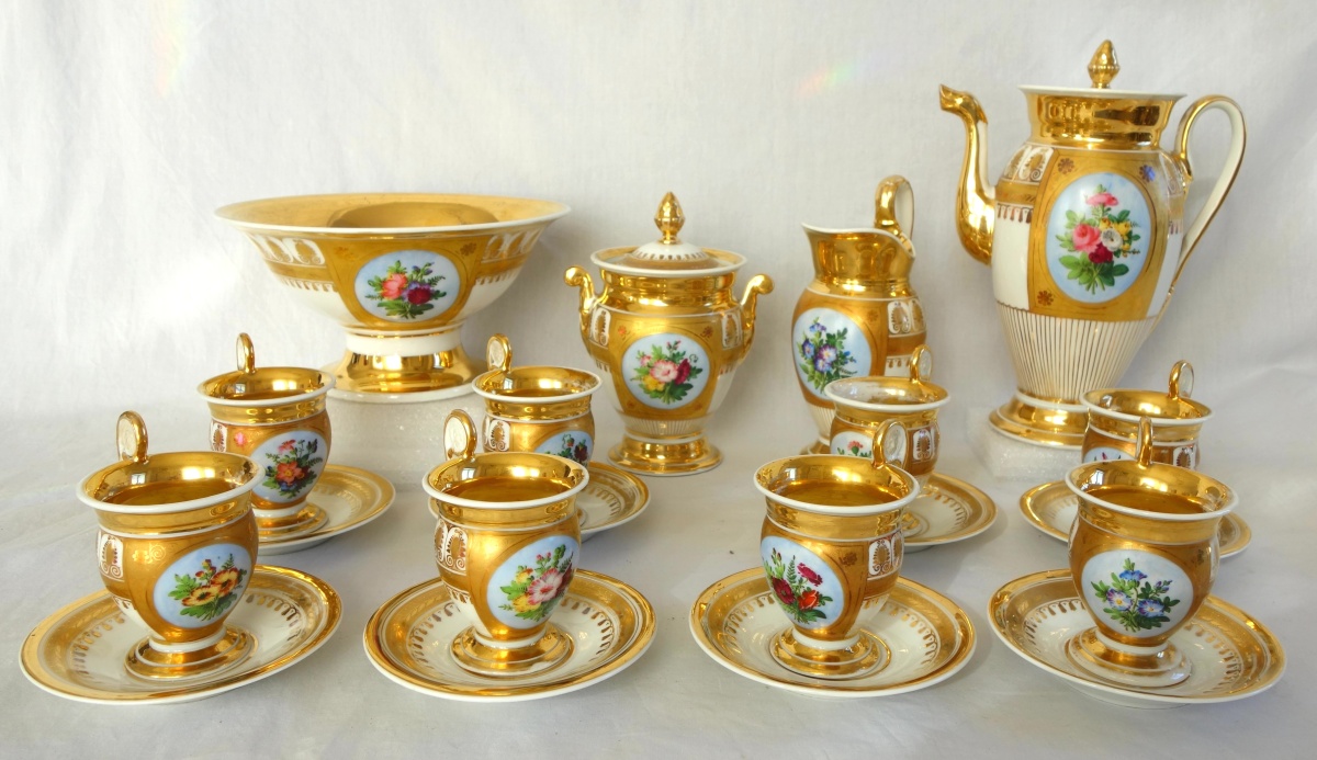 Détail — Service à café complet pour 8, porcelaine dorée florale, époque Empire Restauration - 12 pièces