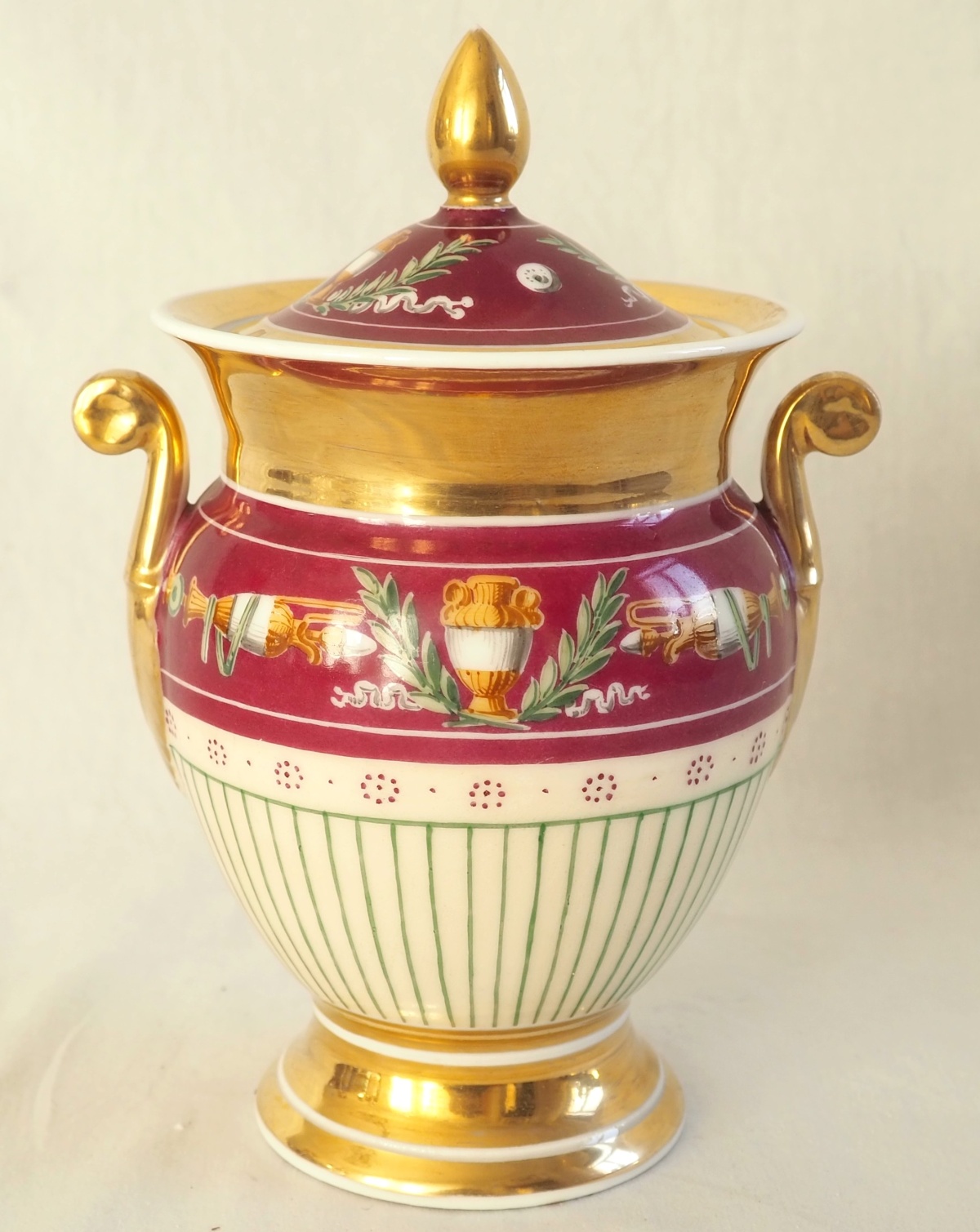 Détail — Sucrier en porcelaine de paris d'époque Empire Restauration - attribué à la Manufacture Lebon Halley