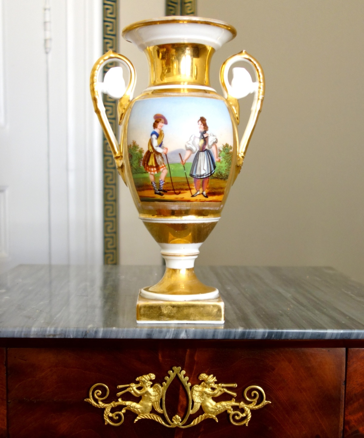 Détail — Empire Paris porcelain polychromatic vase enhanced with fine gold, early 19th century