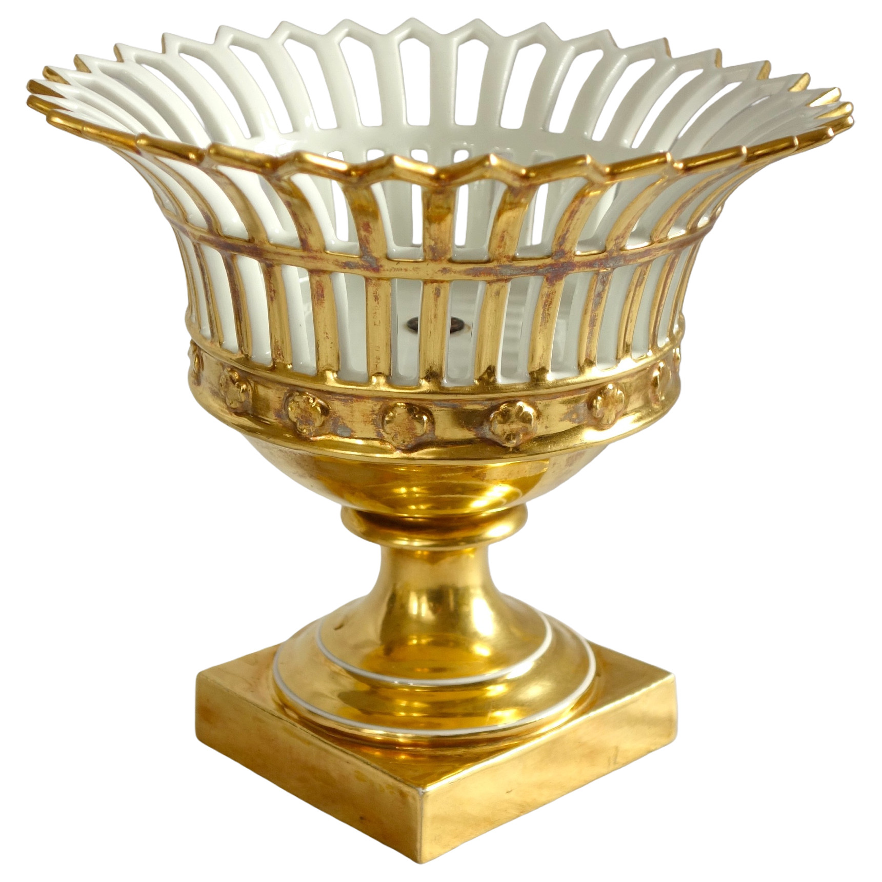Coupe ajourée en porcelaine de Paris dorée à l'or d'époque Empire / Restauration
