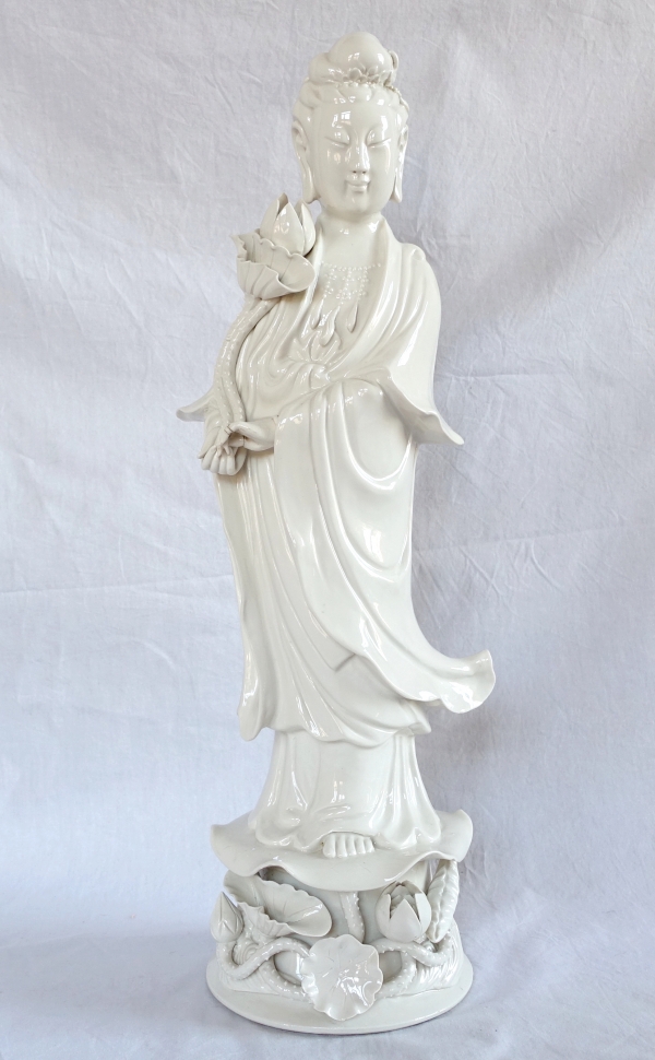 Detail — Tall Chinese porcelain Guanyin statue, late 19th century - 50cm