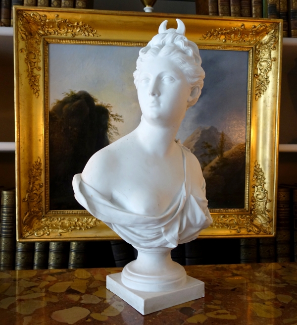 Détail — Buste de Diane de Houdon en biscuit de porcelaine - décor néoclassique