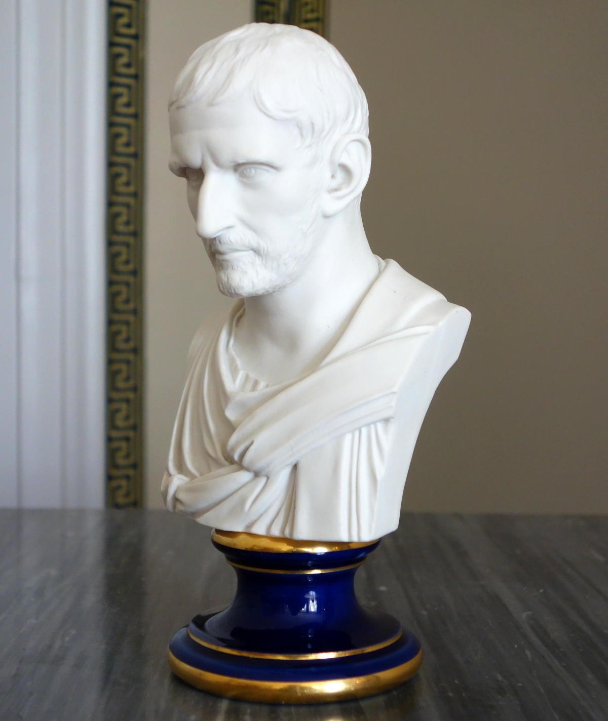 Détail — Manufacture Impériale de Sèvres : buste de Brutus en biscuit de Porcelaine - signé et daté 1867