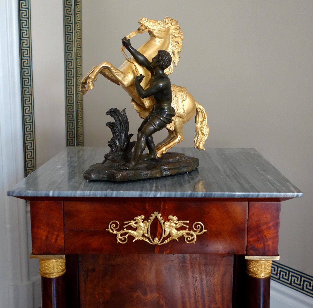 Détail — Cheval de Marly groupe en bronze patiné et doré au mercure d'après Coustou début XIXe siècle