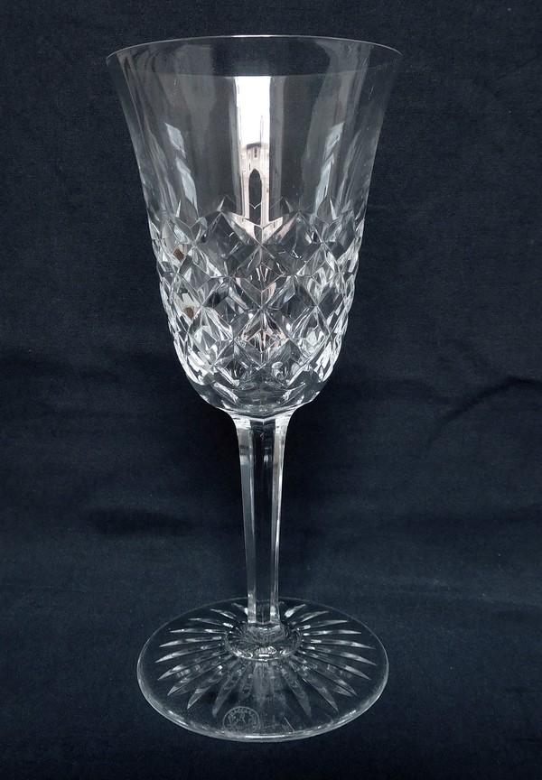 Détail — Verre à vin en cristal de Baccarat, modèle Burgos - signé - 15,5cm