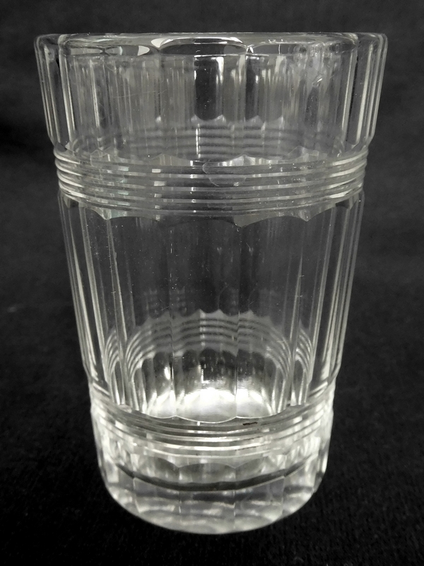 Détail — Gobelet, verre à vin ou à porto en cristal de Baccarat, modèle proche de Chicago à double filet - 6,8cm