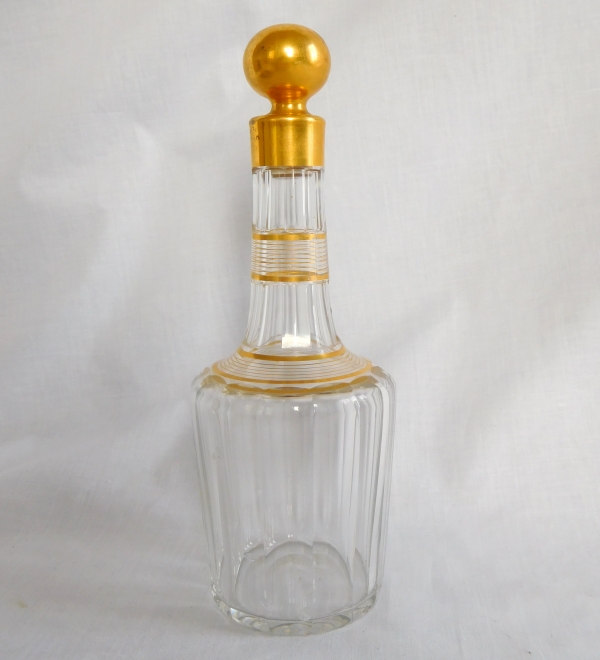 Détail — Carafe à liqueur en cristal de Baccarat, modèle Cannelures réhaussé de filets or