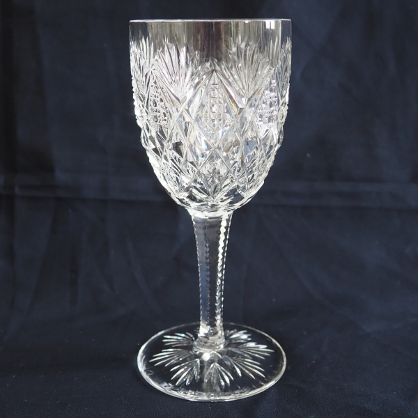 Détail — Verre à vin blanc en cristal de Saint Louis taillé, modèle Florence - 14,1cm - signé