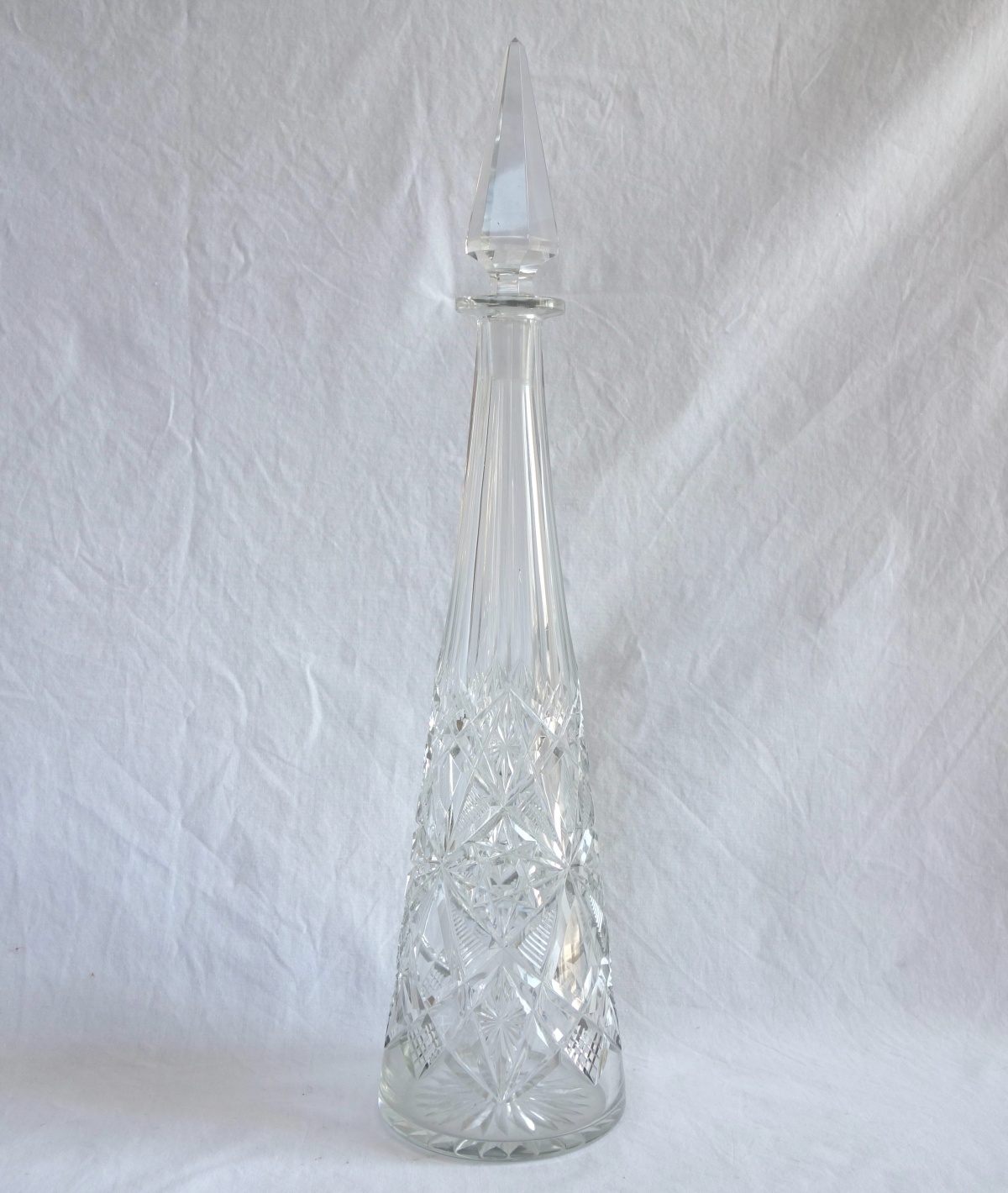 Détail — Carafe à vin du Rhin en cristal de Baccarat taillé, modèle Lagny - 42cm