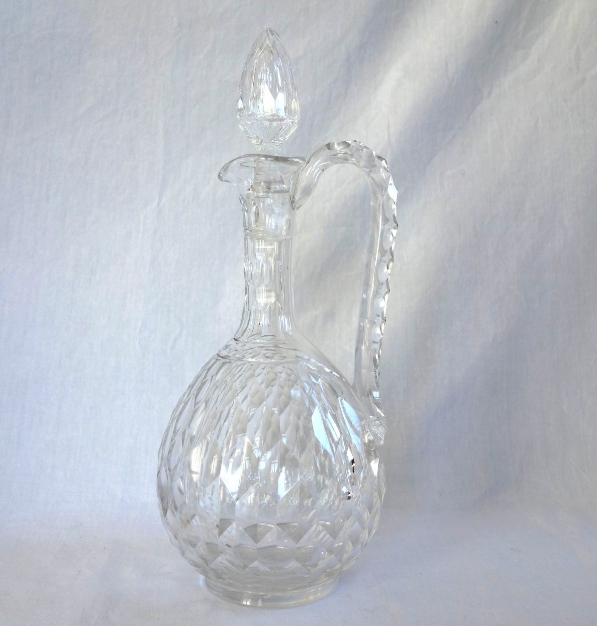Détail — Baccarat crystal ewer / wine decanter, Juvisy pattern - original paper sticker