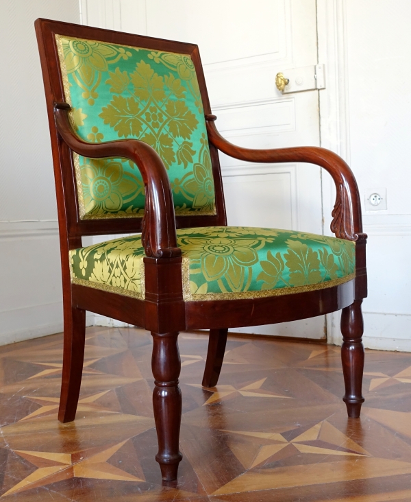 Détail — Fauteuil royal par Jacob au Chateau d'Eu - époque Empire Restauration - estampille et numéro d'inventaire