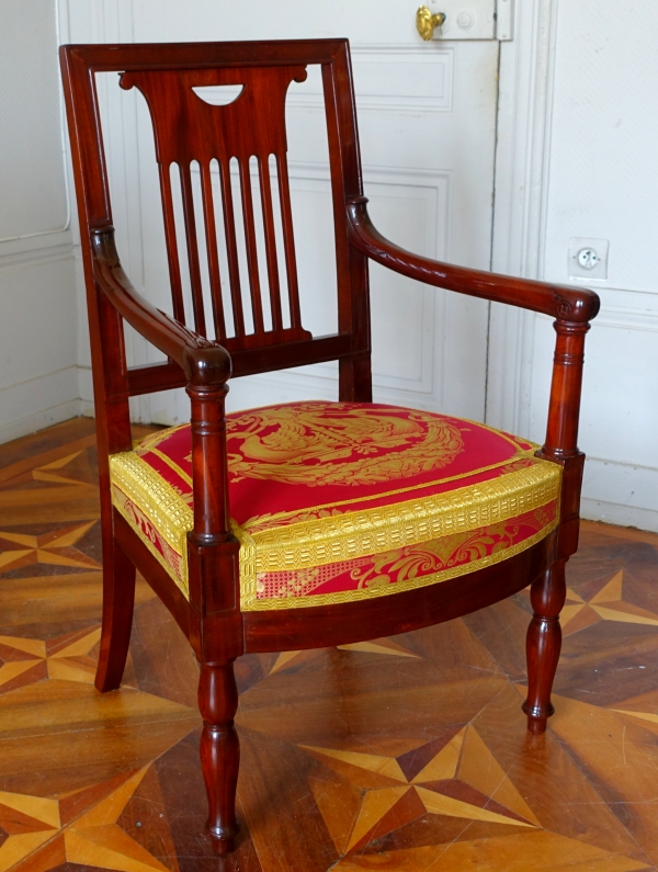 Détail — Palais de Saint Cloud : fauteuil Empire estampillé de Jean Pierre Louis et numéros d'inventaire