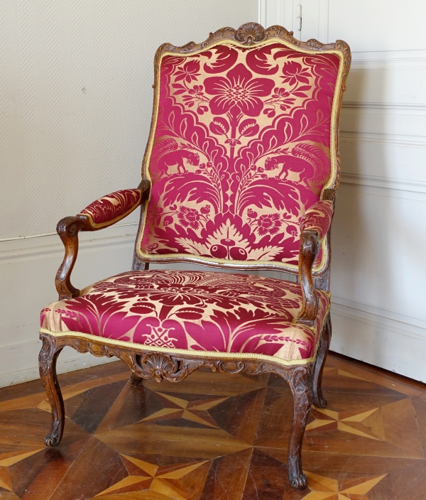 Détail — Grand fauteuil d'époque Louis XIV Régence vers 1710 - 1720 en bois très finement sculpté